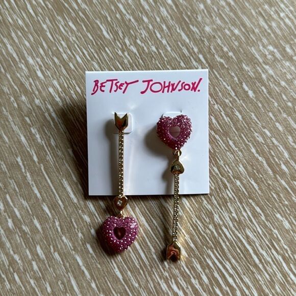 Betsey Johnson pink crystal open heart gold crystal arrow earrings. NWT - Picture 1 of 3